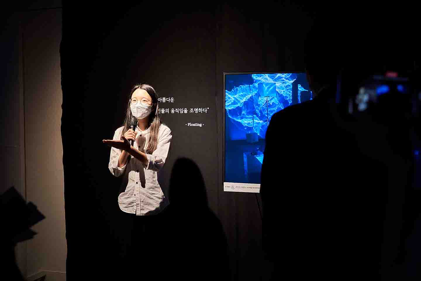 Floating 이미지 1